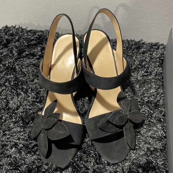 Ann Taylor Black Suede Flower Heel - 9 1/2 New in Box - Picture 8 of 8